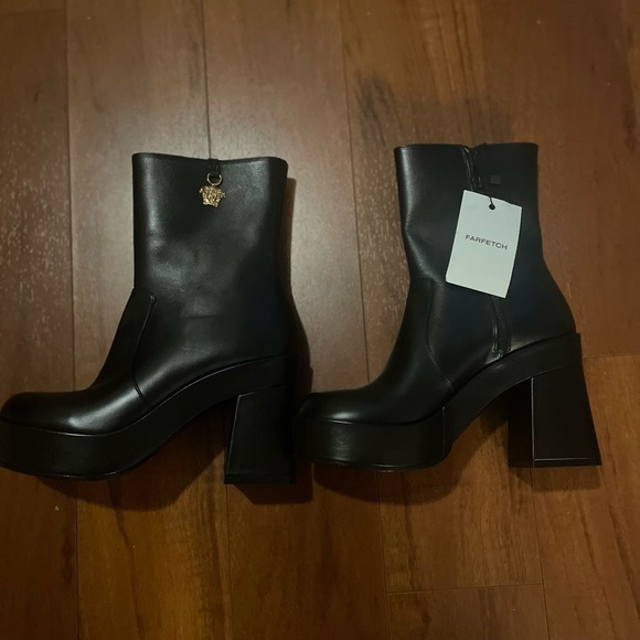 Versace boots - Picture 2 of 4